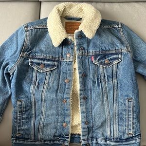 Brand-new women’s Levi’s trucker jacket!!